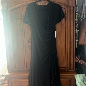 NWT Kenzie Classic black midi dress with ruching